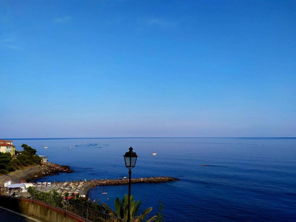 Tra Il Borgo E Il Mare Bed & Breakfast Черво Екстериор снимка
