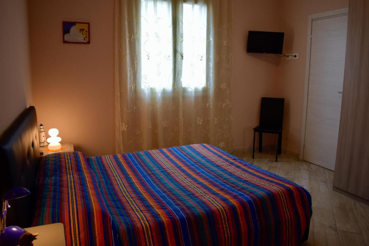 Tra Il Borgo E Il Mare Bed & Breakfast Черво Екстериор снимка